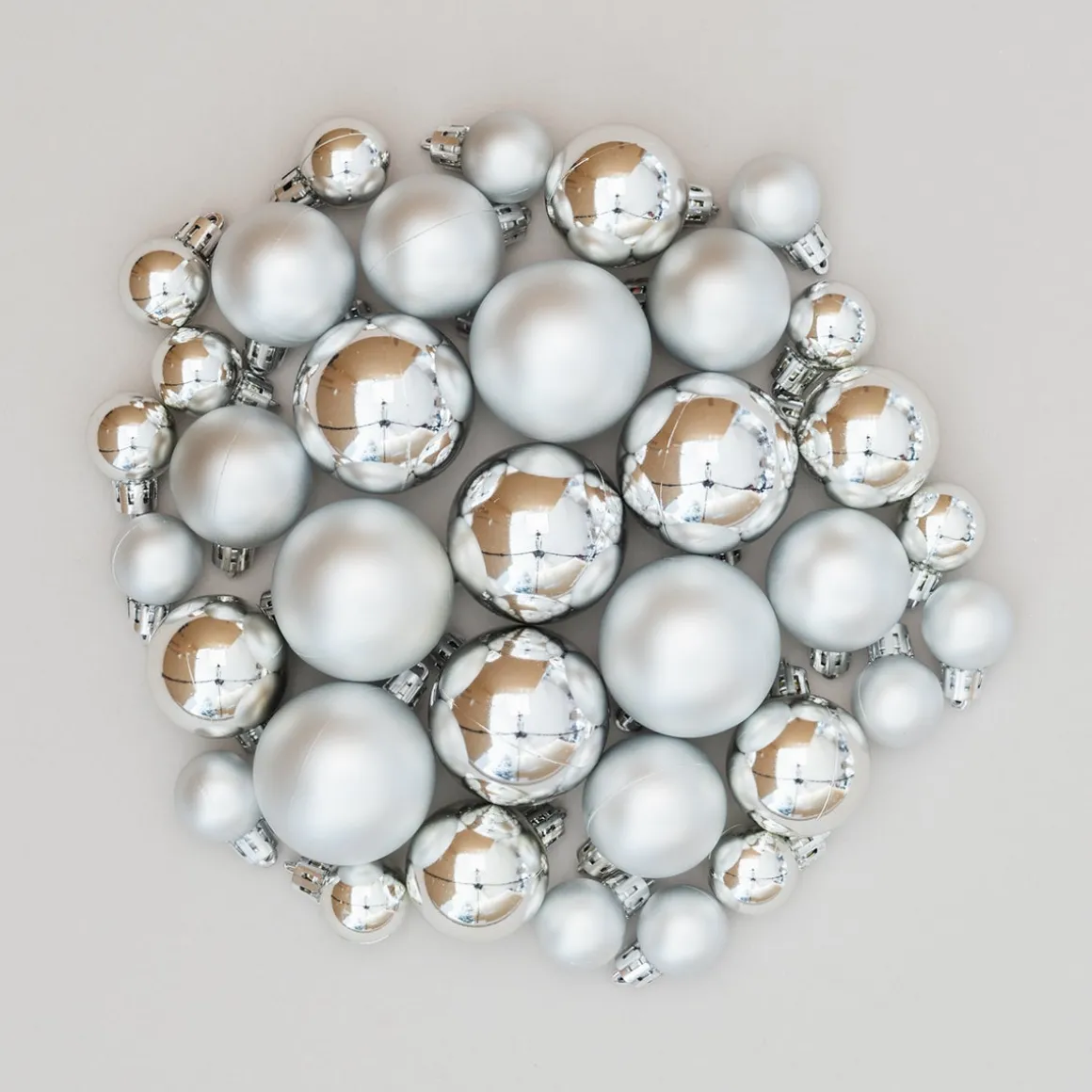 36 Kleine Kunststof Kerstballen Zilver In Koker