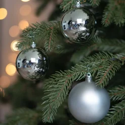 12 Kunststof Kerstballen Zilver 7 Cm