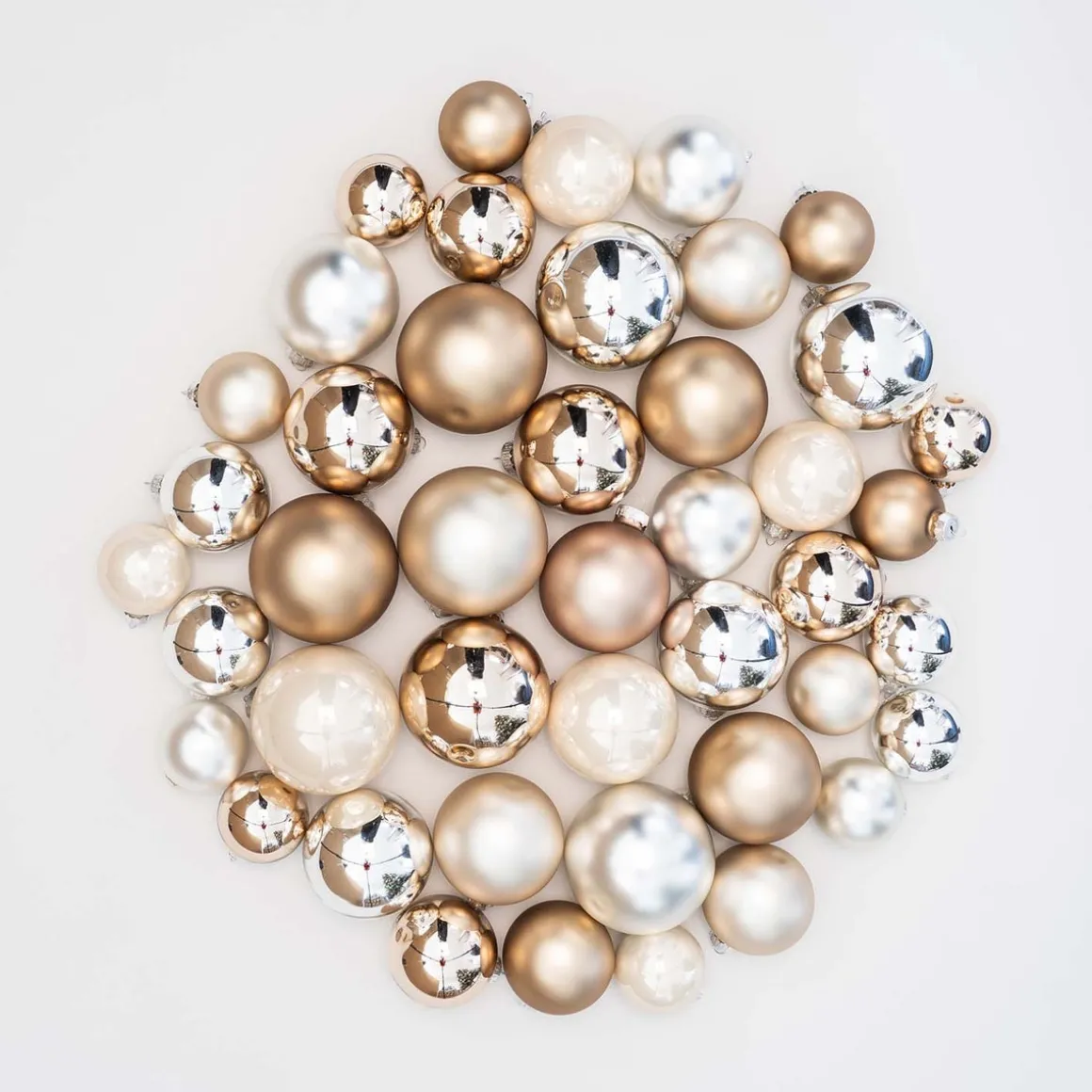 44 Mix & Match Kerstballen 'Cosy Mix' In Koffer