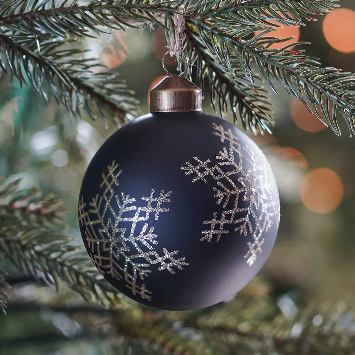 Bijzondere Glazen Kerstbal Zwart Met Sneeuwvlokken 8cm