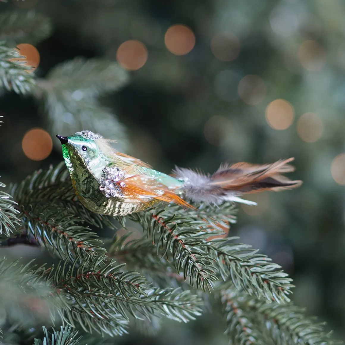 Elegante Groene En Gouden Vogel Op Clip Voor Een Natuurlijke Kerst