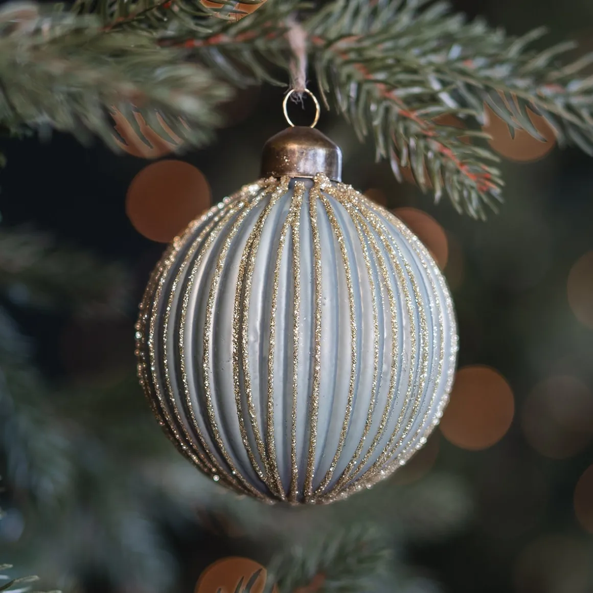 Frisse Cottage Green Kerstbal Met Gouden Glitters