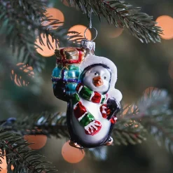 Glazen Kersthanger Pinguïn Met Cadeaus | Multikleur | 9 Cm