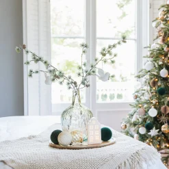 Groene Dennentak Met Frost Look En Dennenappeltjes