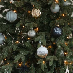 Kerstboompakket 'Modern Elegance': Moderne Ornamenten En Luxe Materialen