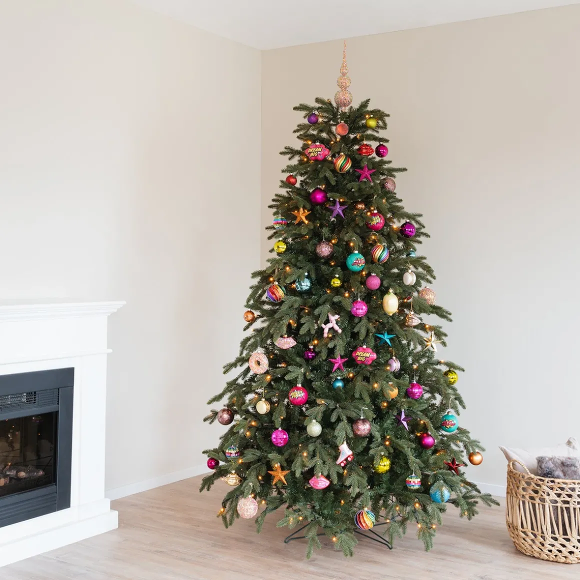 Kerstboompakket 'Sparkling Celebration': Kleurrijke Kerstballen En Vrolijke Ornamenten