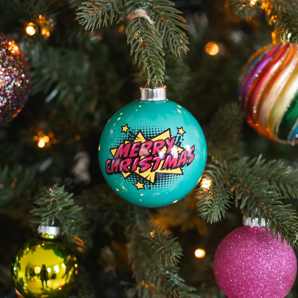 Kerstboompakket 'Sparkling Celebration': Kleurrijke Kerstballen En Vrolijke Ornamenten
