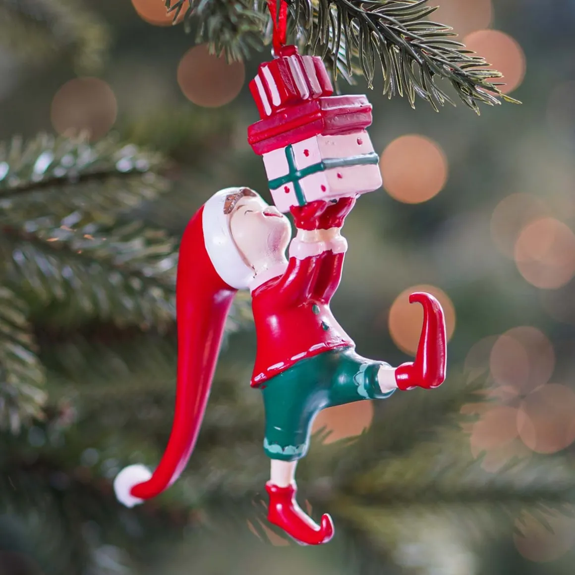 Kersthanger Elf Met Cadeaus | Polyresin | 13cm