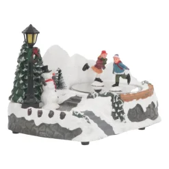 Kersttafereel Ice Skating 18 Cm Music