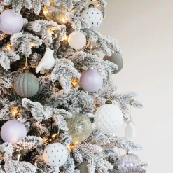 Kunstkerstboom 'Djill Snowy Pine' | 240 Cm | 460 LEDs | Warm Wit