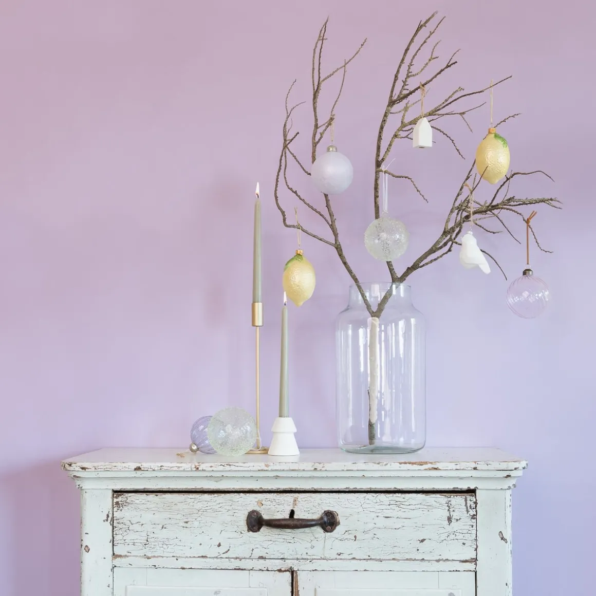 Lila Kerstbal Met 'frozen' Coating