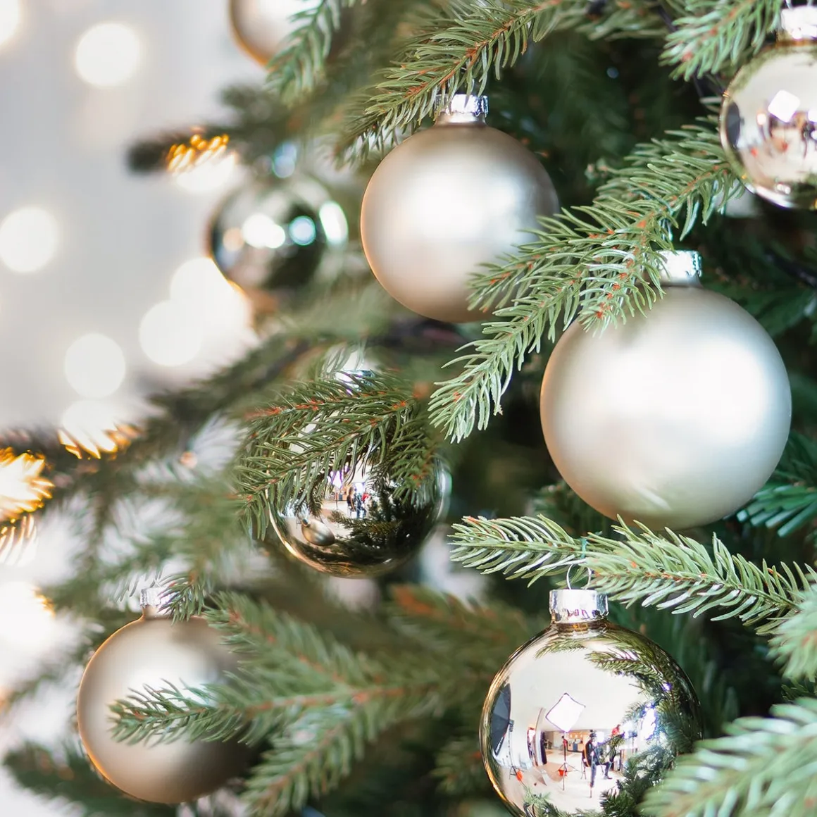 Luxe Lichtgouden Kerstballenset 44 Stuks In Handige Box