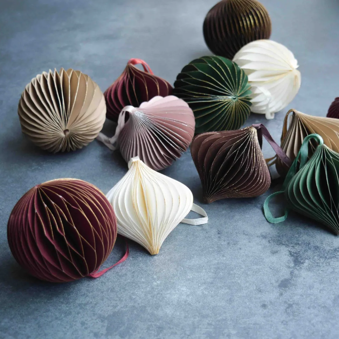 Papieren Kerstbal | Cottage Green | 8 Cm