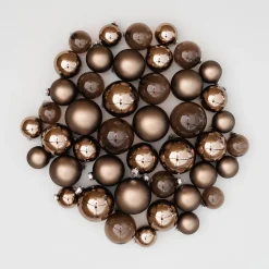 Stijlvolle Hazelbruine Kerstballenset 44 Stuks In Handige Box