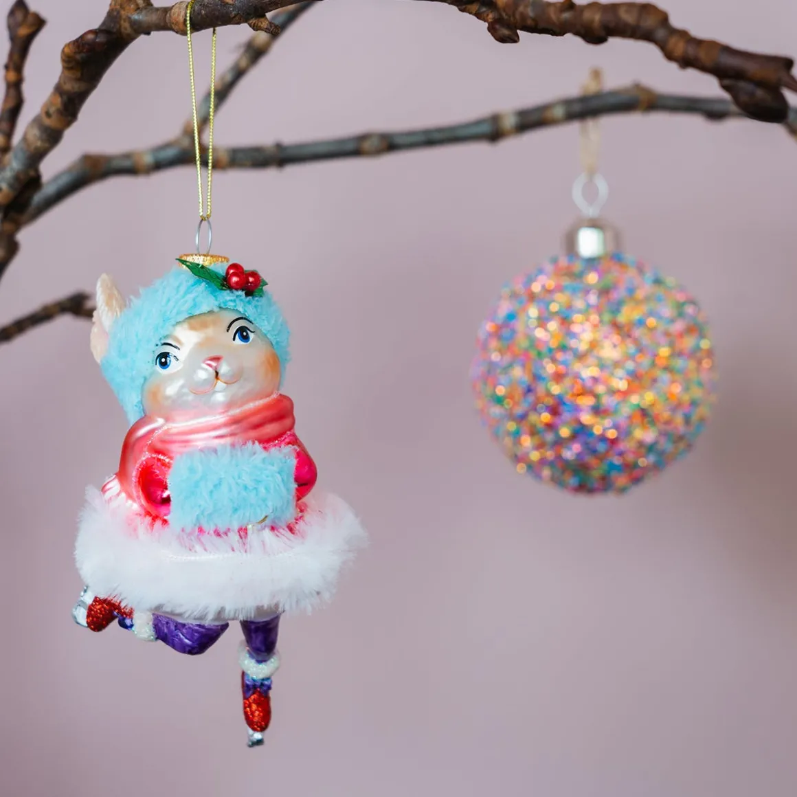 Winterse Konijn Met Schaatsen Kersthanger