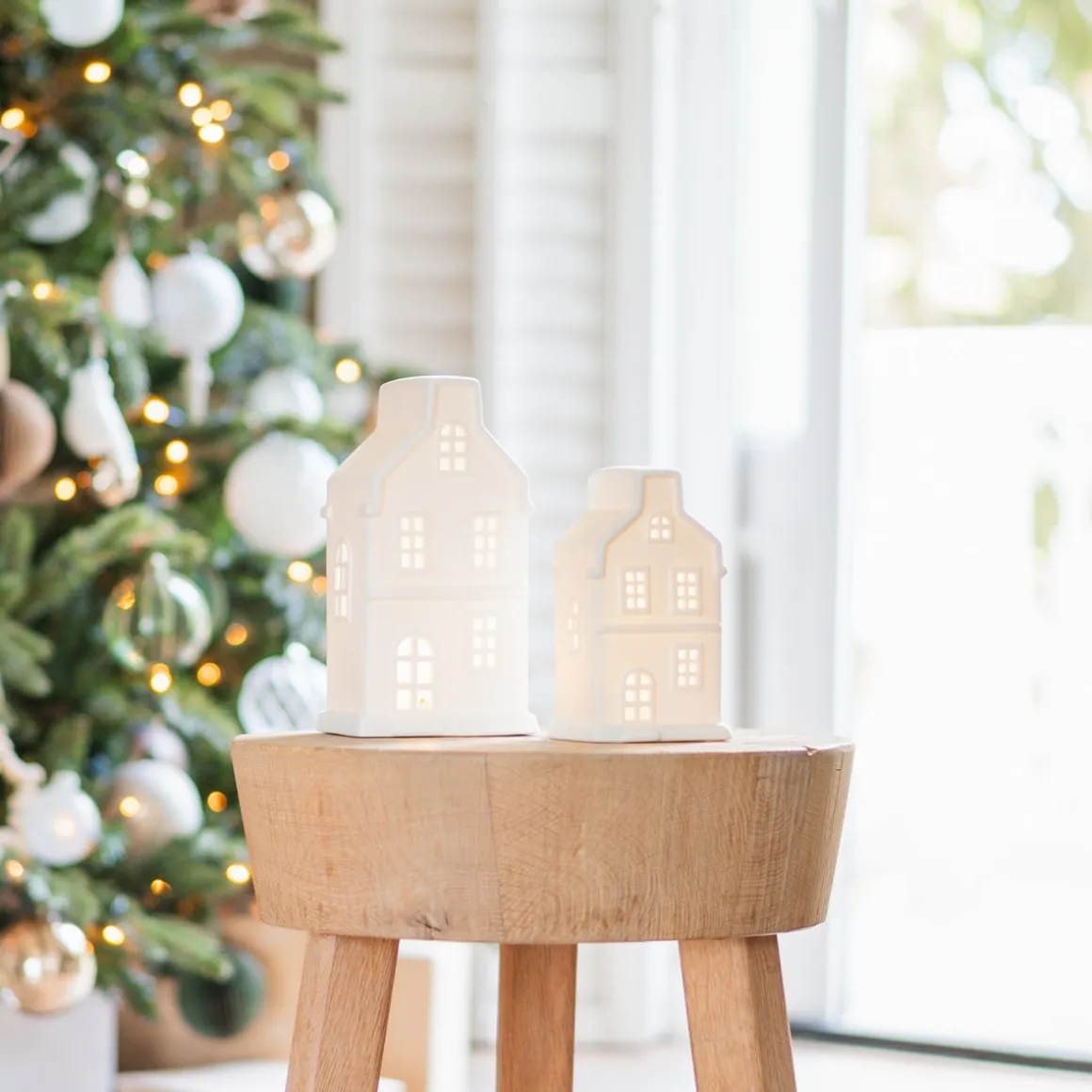 Wit Grachtenpandje Met Warm LED-licht