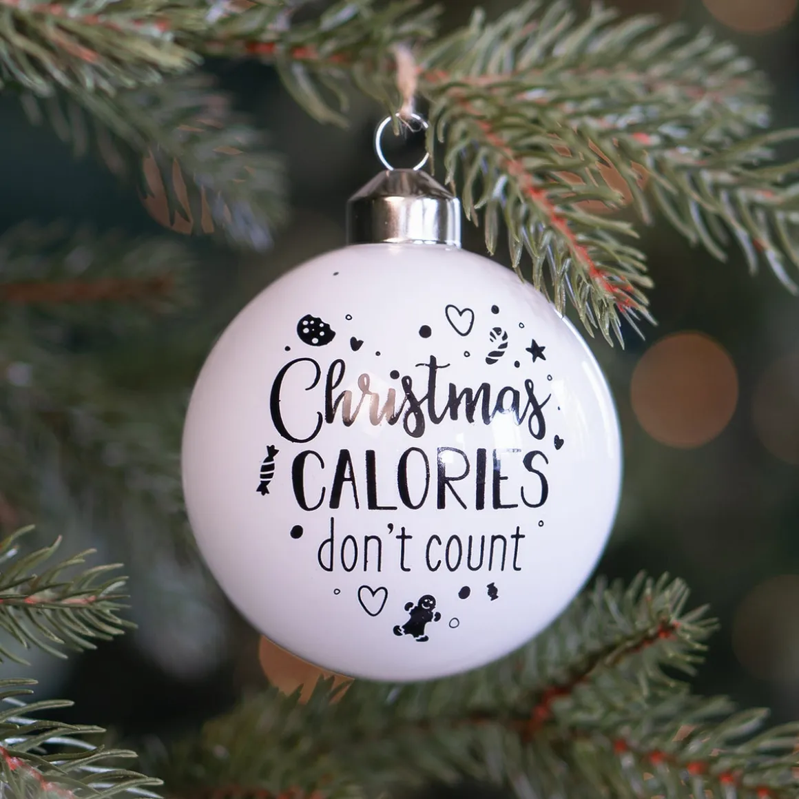 Witte Kerstbal 'Calories Don't Count'