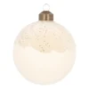 Witte Kerstbal Met Dauwdruppels En Glitters