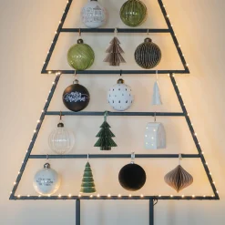 Witte Kerstbal Met Uitgesneden Kerstboompjes