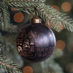 Zwarte Kerstbal Met Uitgesneden Huisjes